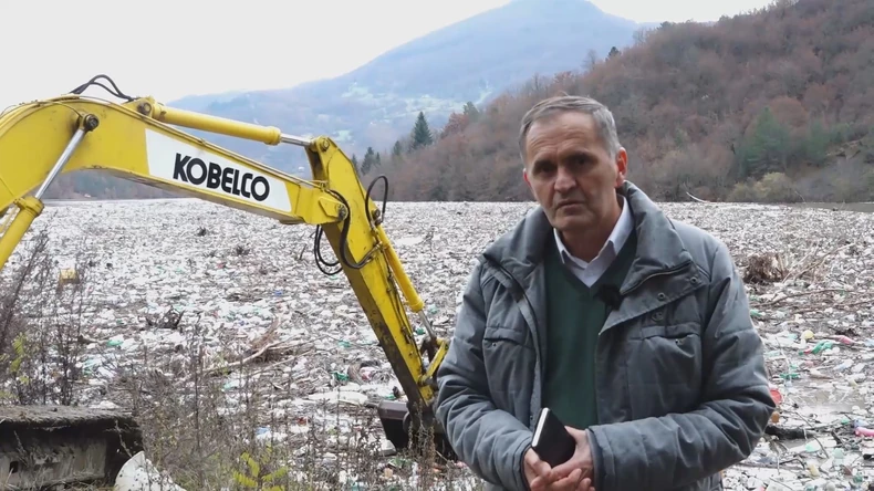 Potpećko jezero, Lim doneo smeće