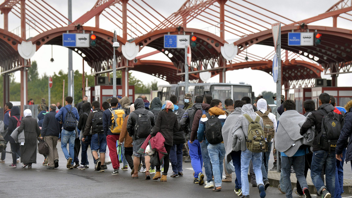 Ponad 8 tys. imigrantów przybyło w sobotę do wieczora spod granicy węgiersko-chorwackiej na przejście Hegyeshalom przy granicy Węgier z Austrią - poinformowała węgierska telewizja państwowa M1.