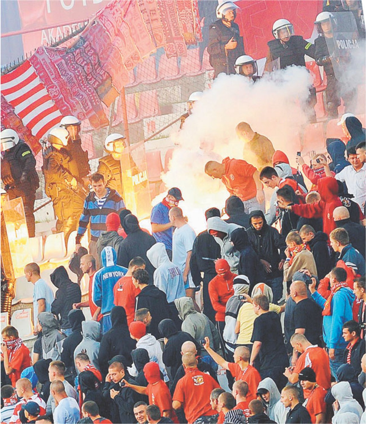 Stadionowi chuligani doskonale znają prawo i wiedzą, jak uniknąć kary Fot. East/News