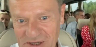 Politycy PO jadą na konwencję. Film Tuska z autobusu hitem sieci