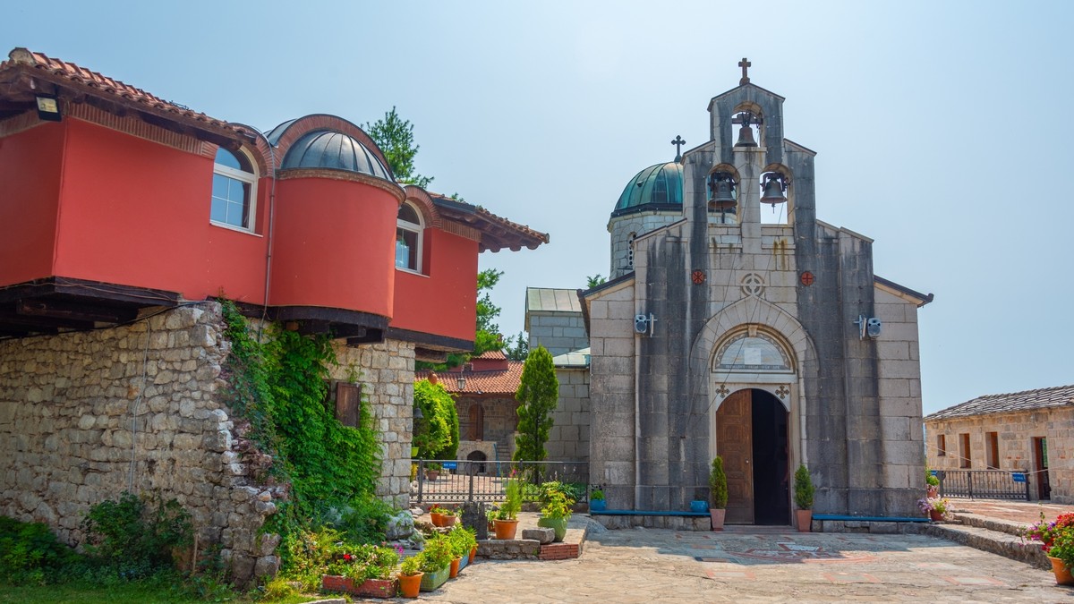 Manastir Tvrdoš