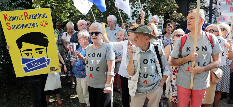 Przed Krajową Radą Sądownictwa manifestacja poparcia dla sędziów. "Dziś sędziowie, jutro kto?"