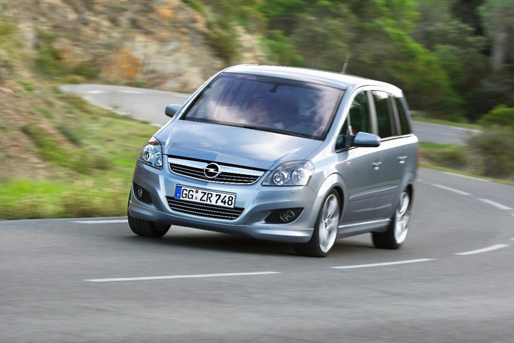 Opel zafira - zdjęcie ilustracyjne