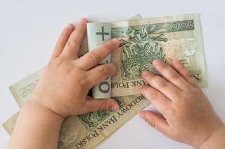 Jak obliczyć zasiłek po urlopie wychowawczym i zmianie etatu