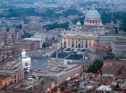 Gigantyczna kolejka pielgrzymów do trumny Jana Pawła II