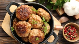 kotlety mielone pulchne, cudownie miękkie i smakowite. wystarczy dodać pół łyżeczki