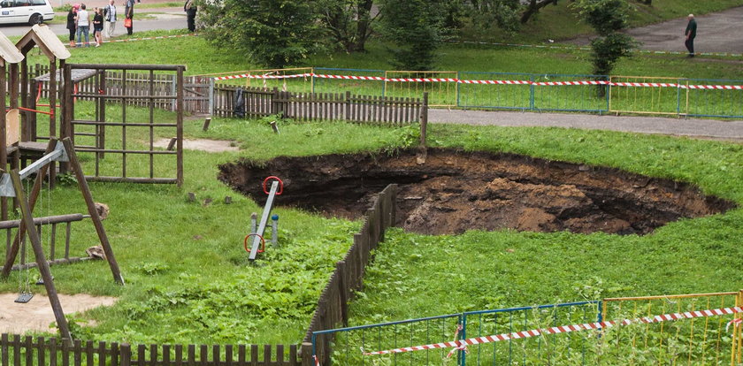 Ziemia zapadła się na placu zabaw. NOWE FAKTY