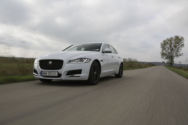 Jaguar XF 25t - prowadzenie ponad komfort