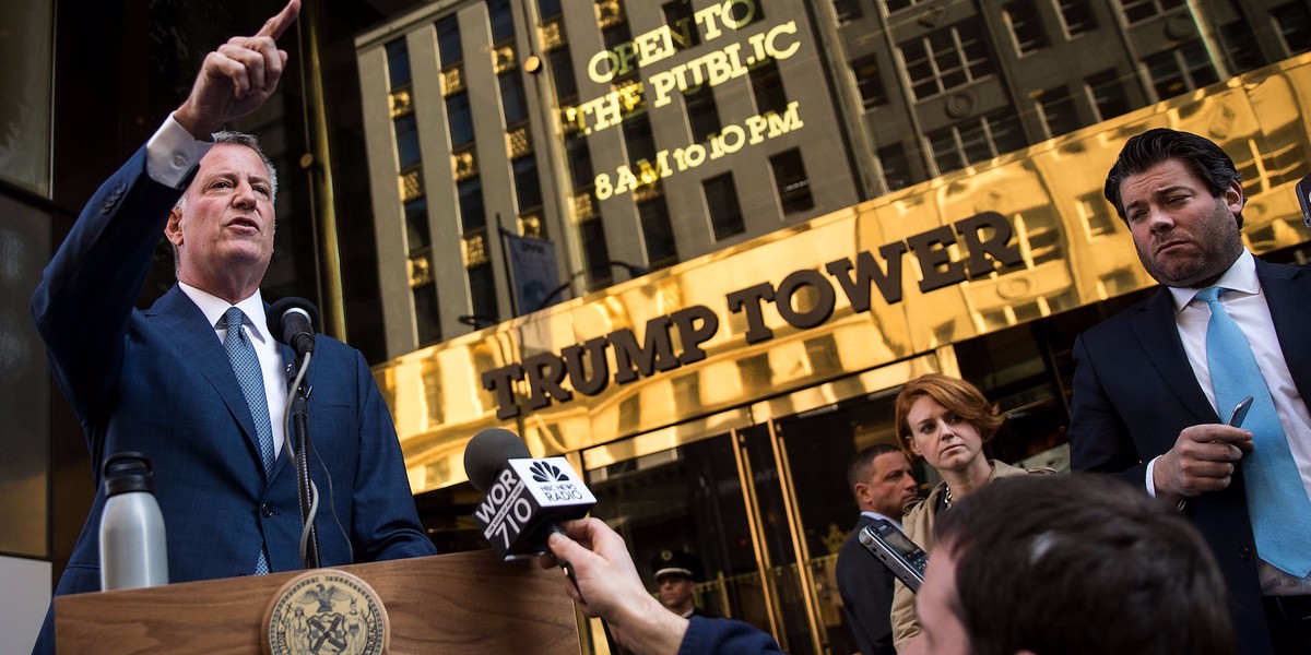 De Blasio speaks in front of Trump Tower after his meeting with president-elect Donald Trump, November 16, 2016.