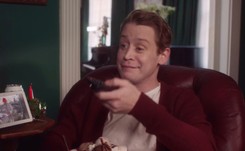 Dorosły 'Kevin sam w domu' hitem sieci. Bardzo pomysłowa reklama Google