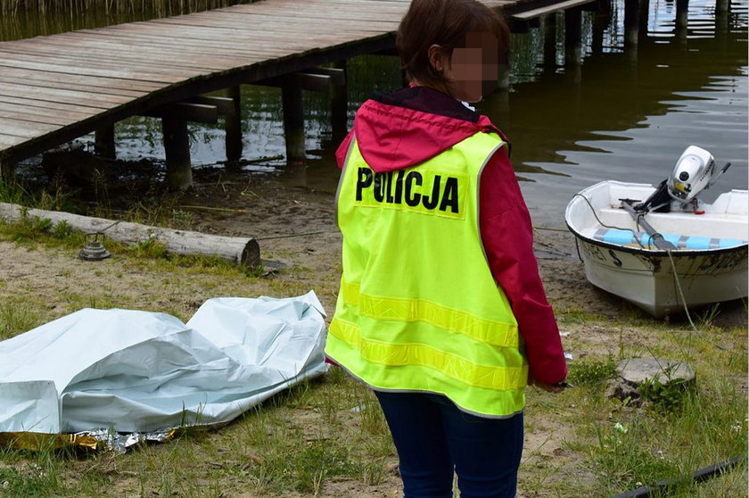 Łódź wędkarska wywróciła się na jeziorze pod Ostródą