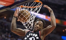 Liga NBA: DeRozan skuteczny jak Jordan przed 30 laty