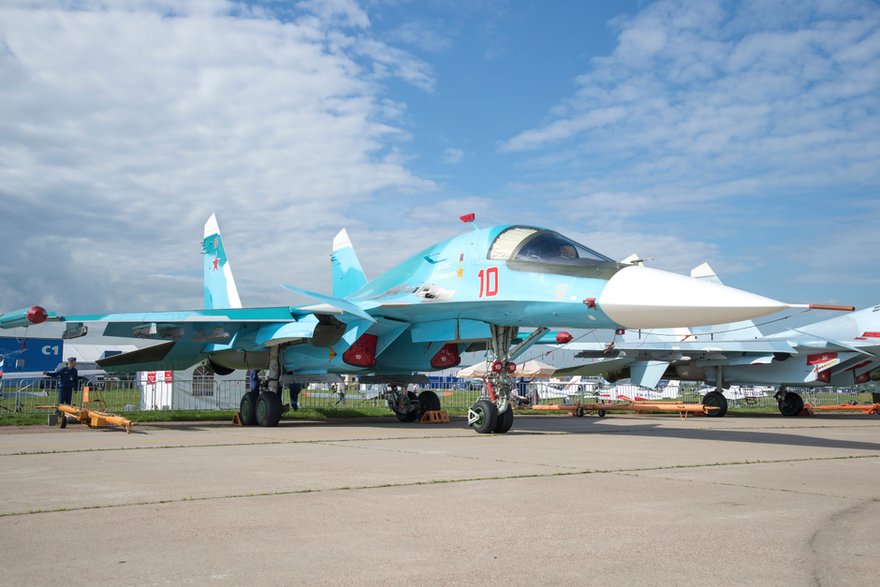 Su-34 wielofunkcyjny naddźwiękowy myśliwiec-bombowiec na międzynarodowym pokazie lotniczym MAKS-2017