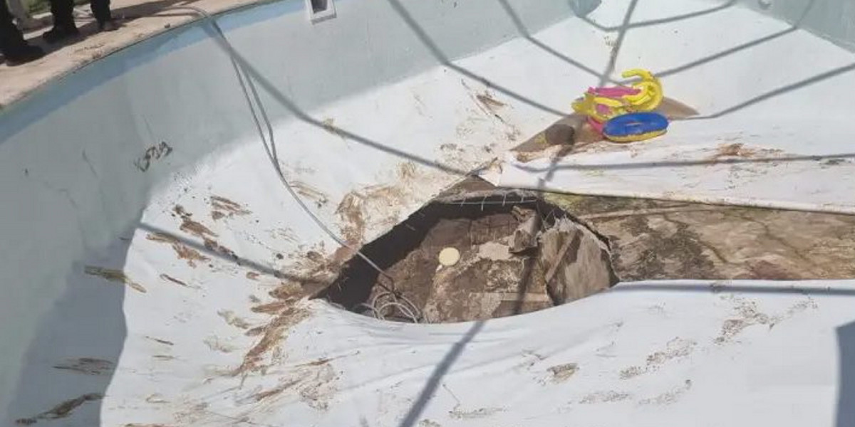 Dziura w dnie basenu wciągnęła 32-latka.