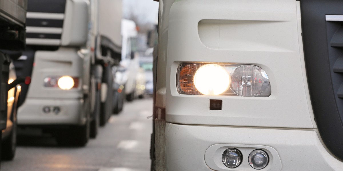 "PB" przypomina, że wyższe opłaty drogowe to wyższe koszty działalności firm transportowych. 