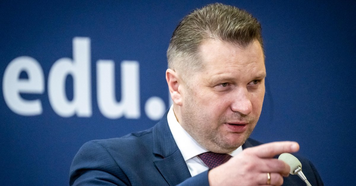 Bójka o Putina. "Odpowiedzialność zrzucając na nauczycieli"