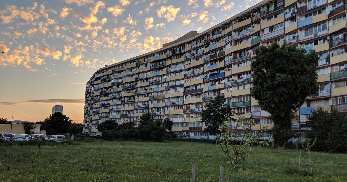 Falowiec, Mrówkowiec, Superjednostka te polskie budynki dalej pobudzają wyobraźnię - Vimarsana News