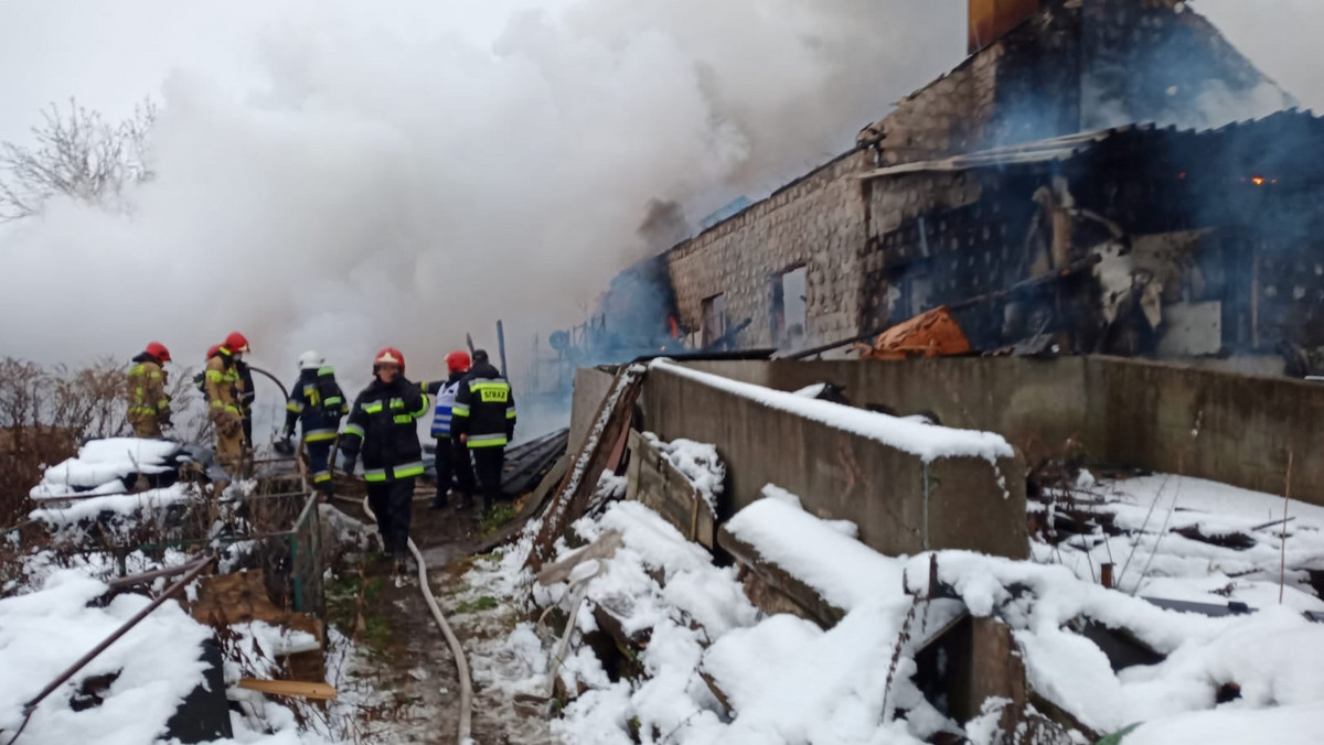 Olsztyn: Ogromny pożar hali. Z ogniem walczyło 16 zastępów straży pożarnej