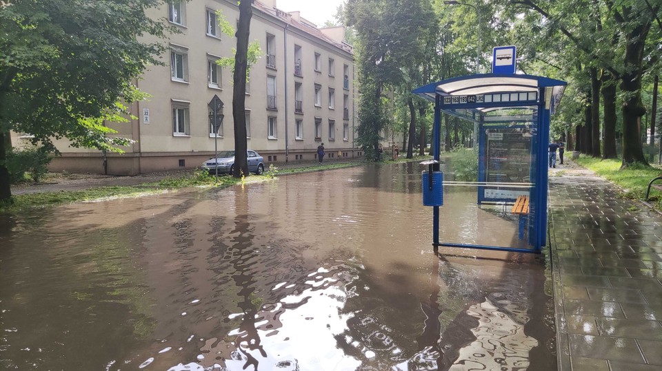 Ulice Krakowa po przejściu nawałnicy