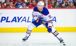 Liga NHL. 500 asyst McDavida, 64 obrony Sarosa