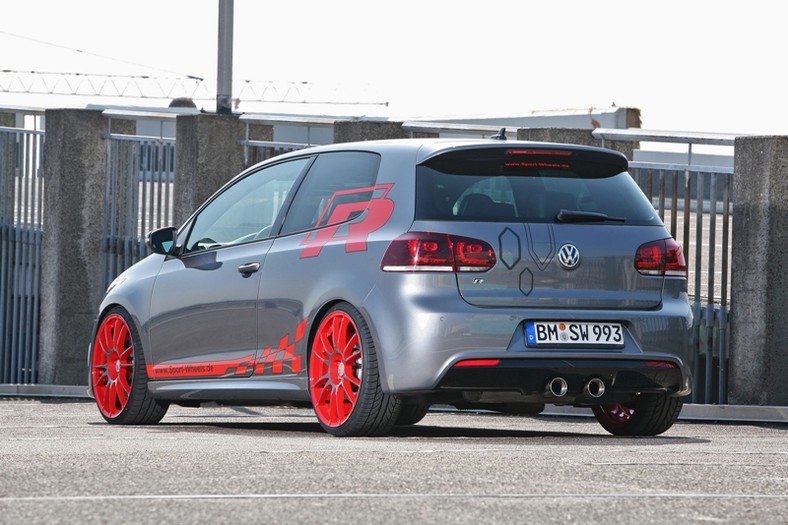 Volkswagen Golf R ma teraz 330 KM i naklejki