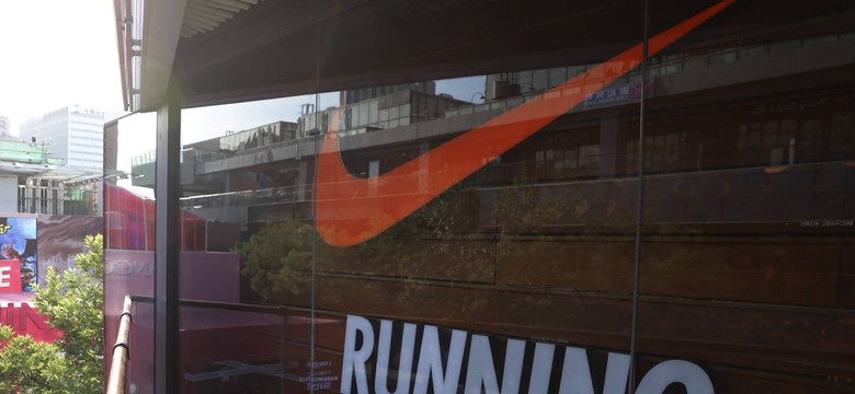 Afera o buty Nike z historyczną flagą. Amerykańska prawica rozpoczęła bojkot firmy