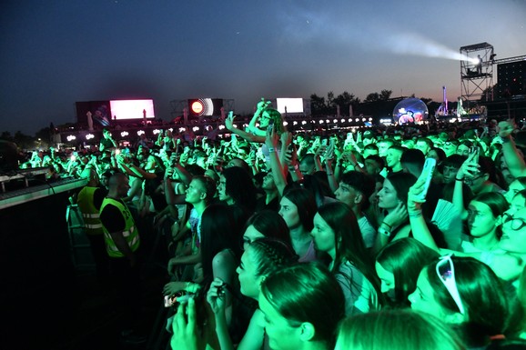 Saslušana žena zbog objava o navodom incidentu na Music Week-u: Na teret joj se stavlja krivično delo izazivanje panike