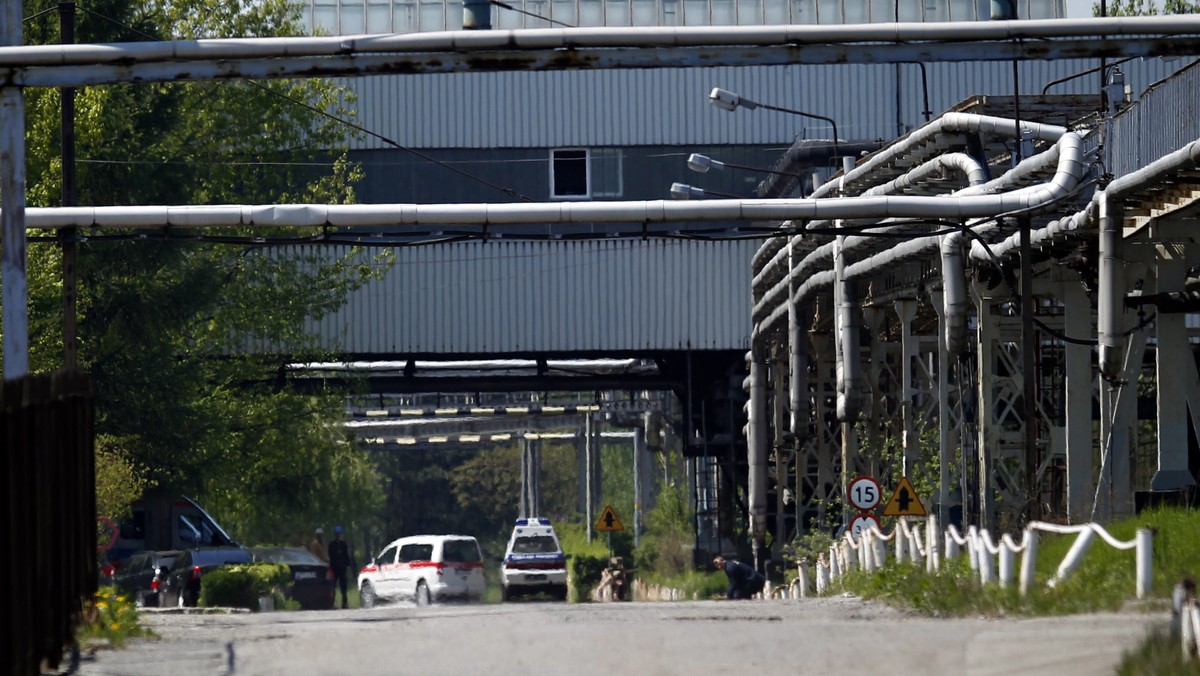 Kolejną dobę trwają poszukiwania ratownika górniczego, który zaginął w czwartek w kopalni Krupiński. Zastępy ratownicze penetrują nie tylko chodnik uważany dotąd za najbardziej prawdopodobne miejsce, w którym mógłby znajdować się zaginiony. Przeszukują też sąsiednie wyrobiska.