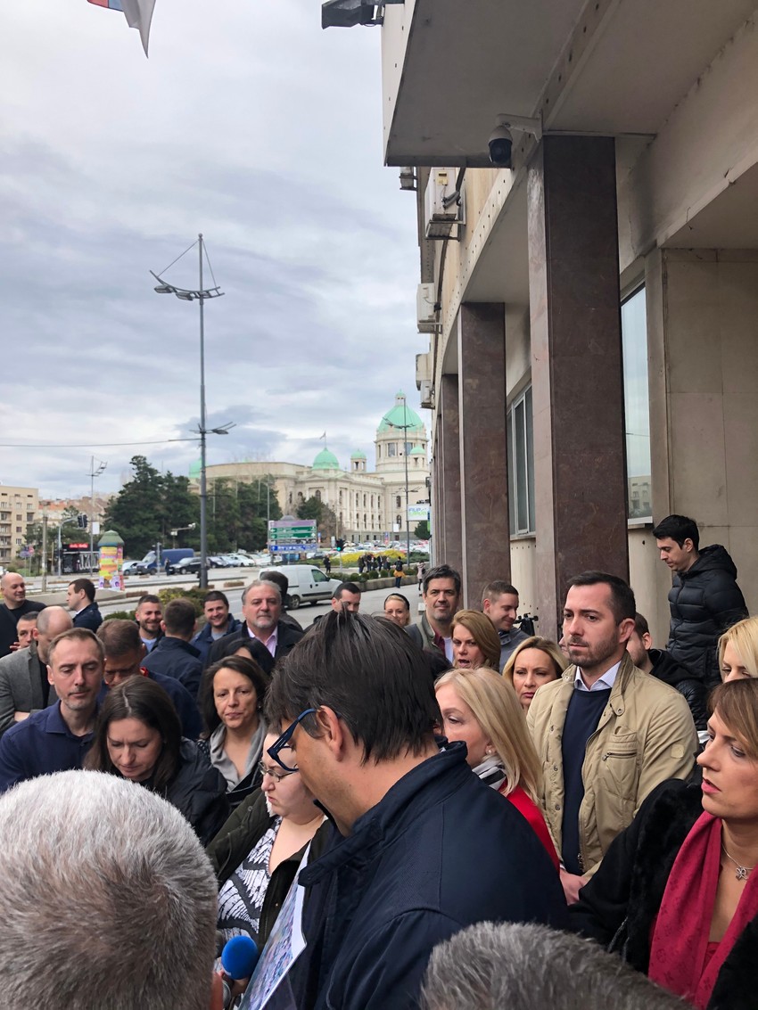 Deo opozicije ispred Gradske uprave