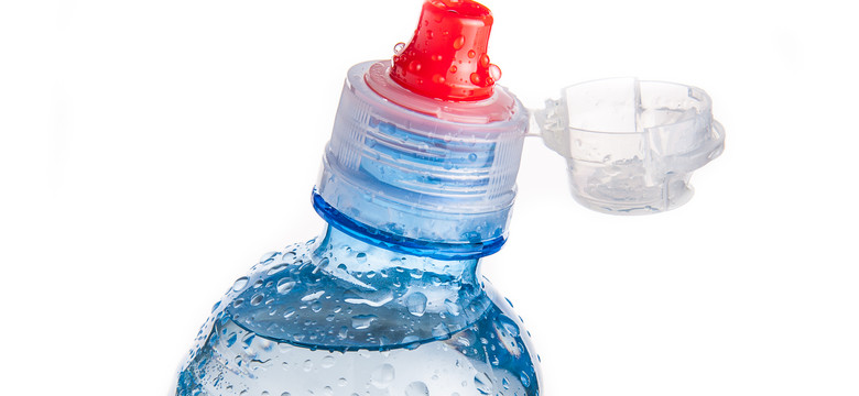 Plastikowe butelki wydzielają liczne chemikalia. Czy są toksyczne?