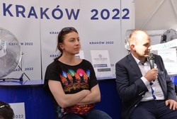 Narodowcy kontra Justyna Kowalczyk. Protestowali przed jej namiotem. ZDJĘCIA