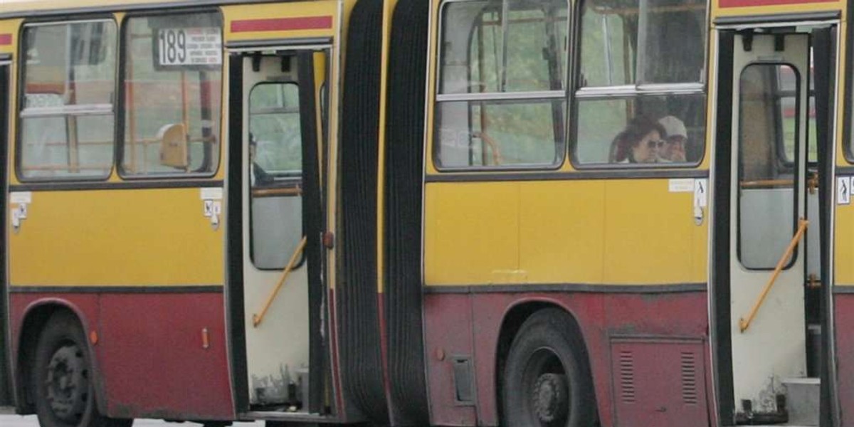 Warszawa. Nożownik porwał autobus z pasażerami!