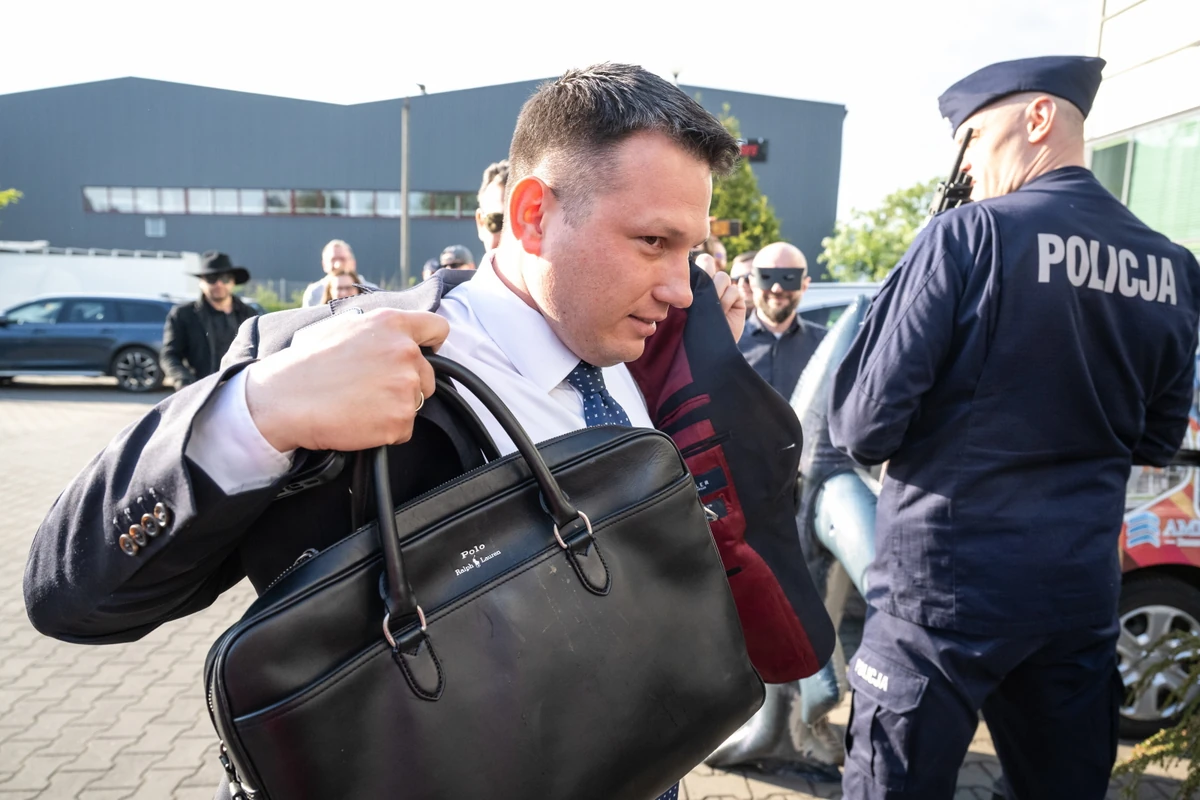 Kogo poprze Sławomir Mentzen? "Jego wyborcy są w kropce"