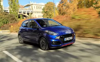 Hyundai i10 w wersji N-Line udaje sportowca. Zobaczcie, jak mu to wychodzi 