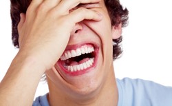 5 trendów z TikToka, które przerażą twojego dentystę