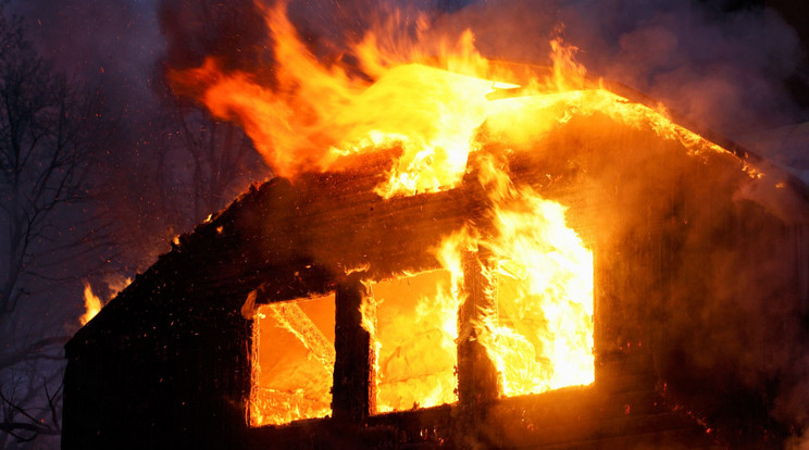 A rabló felgyújtotta a házat, hogy eltüntesse a nyomokat (illusztráció) / Fotó: Northfoto