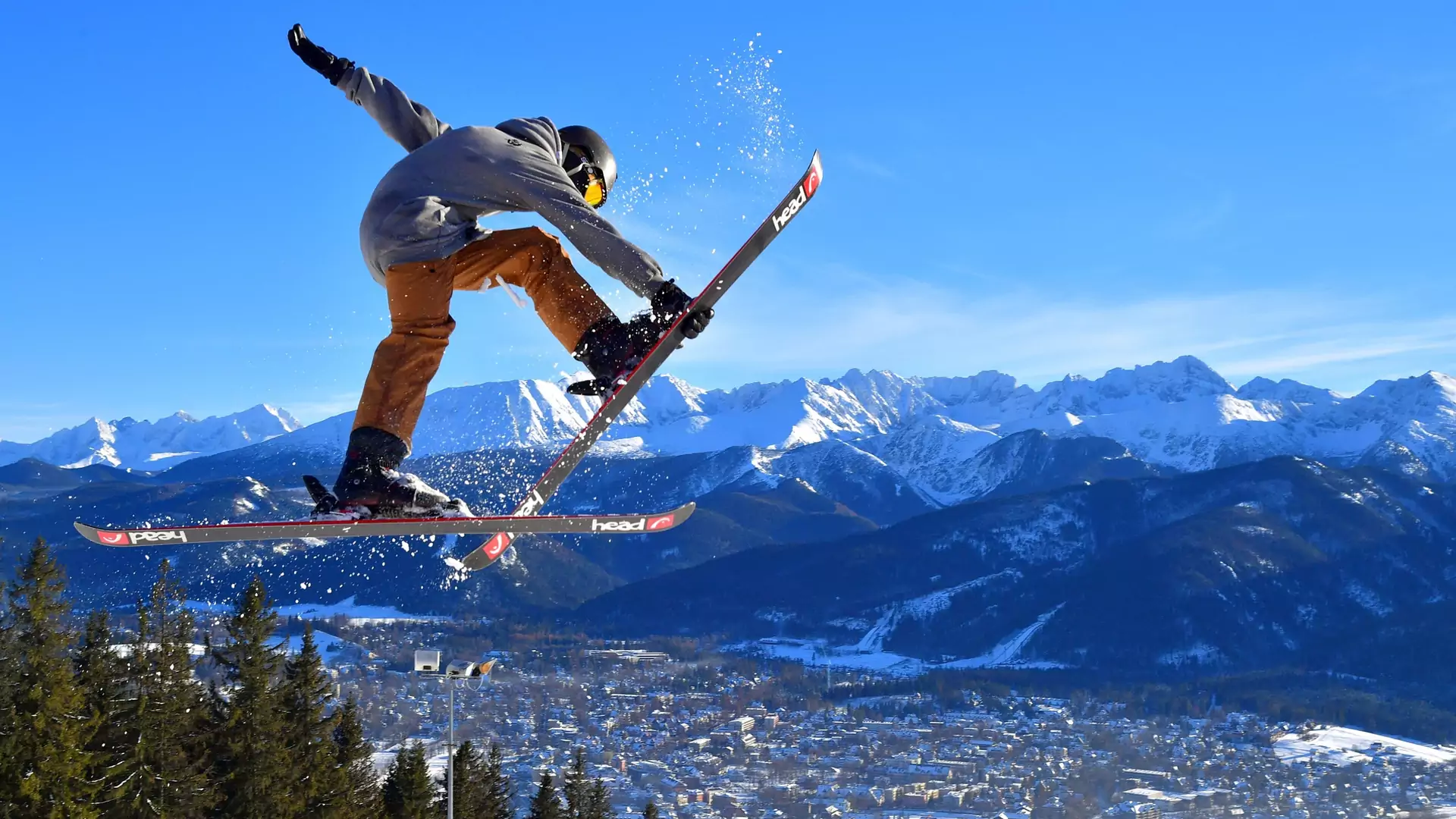 "Z ostatniego wieczoru pamiętam tylko ludzi tańczących z ciupagami". Zakopane oczami brytyjskiego reportera