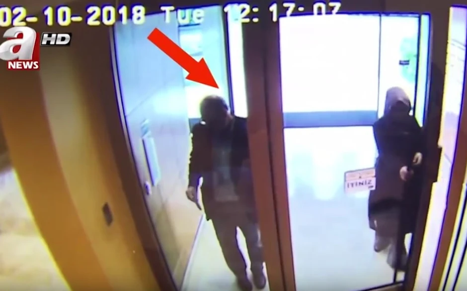 Džamal Kašogi ulazi u zgradu saudijskog konzulata u Instabulu