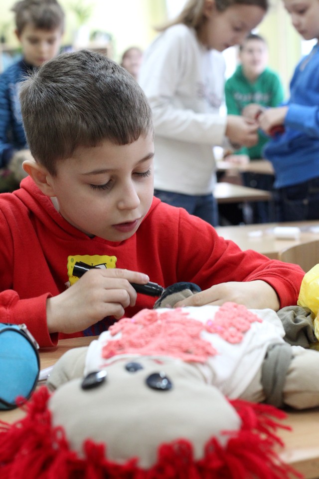 Dzieci pomagają rówieśnikom z biednych krajów