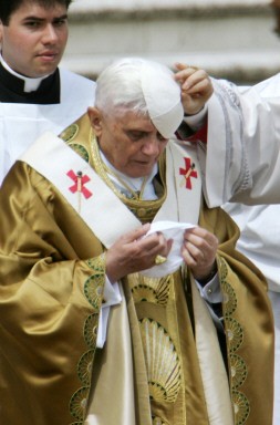 VATICAN-POPE-MASS