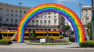 Tęcza wróciła na plac Zbawiciela w Warszawie. Jak długo tu postoi?