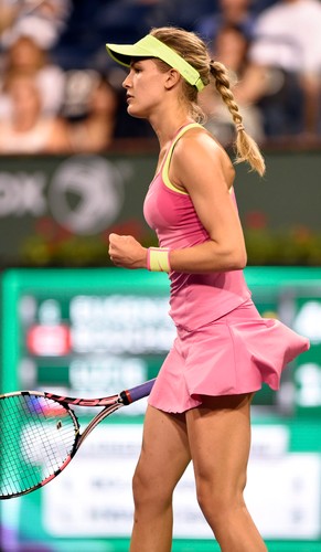 Latająca Szarapowa, ekstremalna mini Halep, szpagat Hradeckiej na Indian Wells