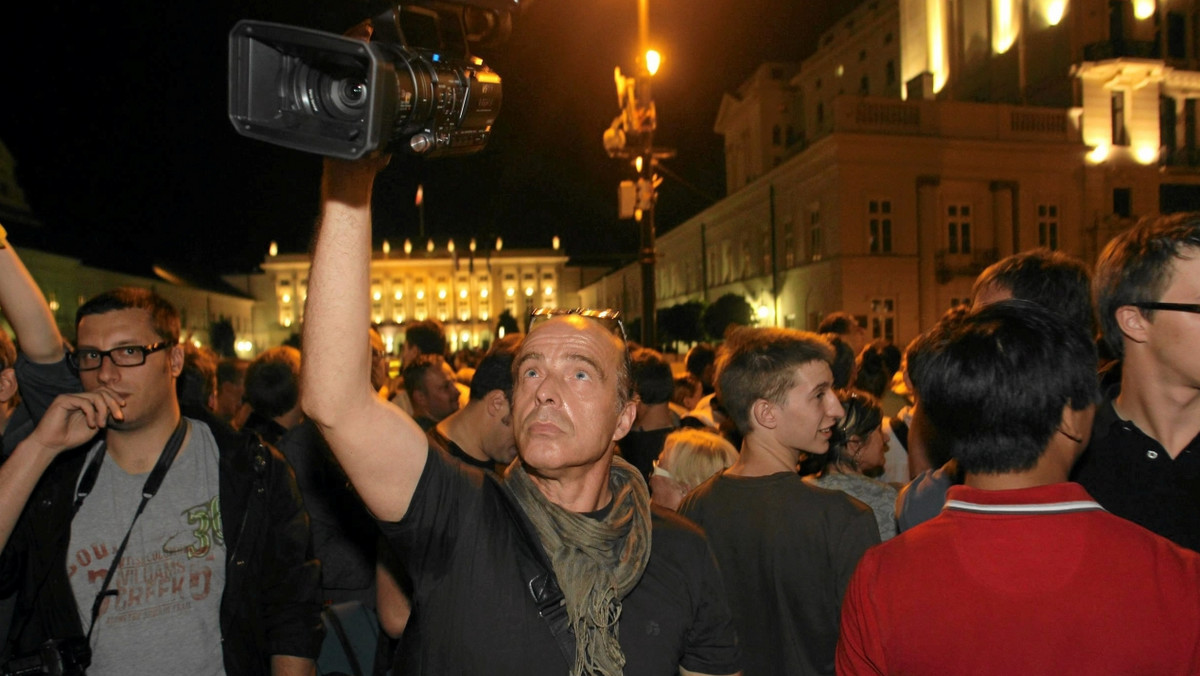 Większość z nas jest zapewne bardzo zadowolona z faktu, że może żyć w wolnym kraju. Przynajmniej tak mówią nam w telewizji. Czy jednak w parze z wolnym rynkiem idzie u nas wolność słowa?