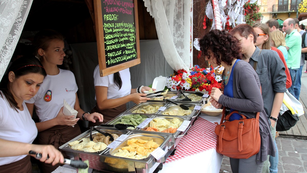 Pierogi z serem i poziomkami zdobyły nagrodę jury podczas XI Festiwalu Pierogów w Krakowie. Według publiczności najsmaczniejsze były pierogi św. Marcina - z gęsiną i miętą. W tegorocznej edycji festiwalu uczestniczyło 14 restauracji.