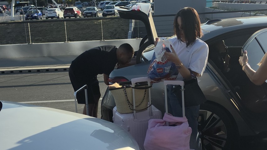Đanijeva Slađa sa ćerkom na aerodromu
