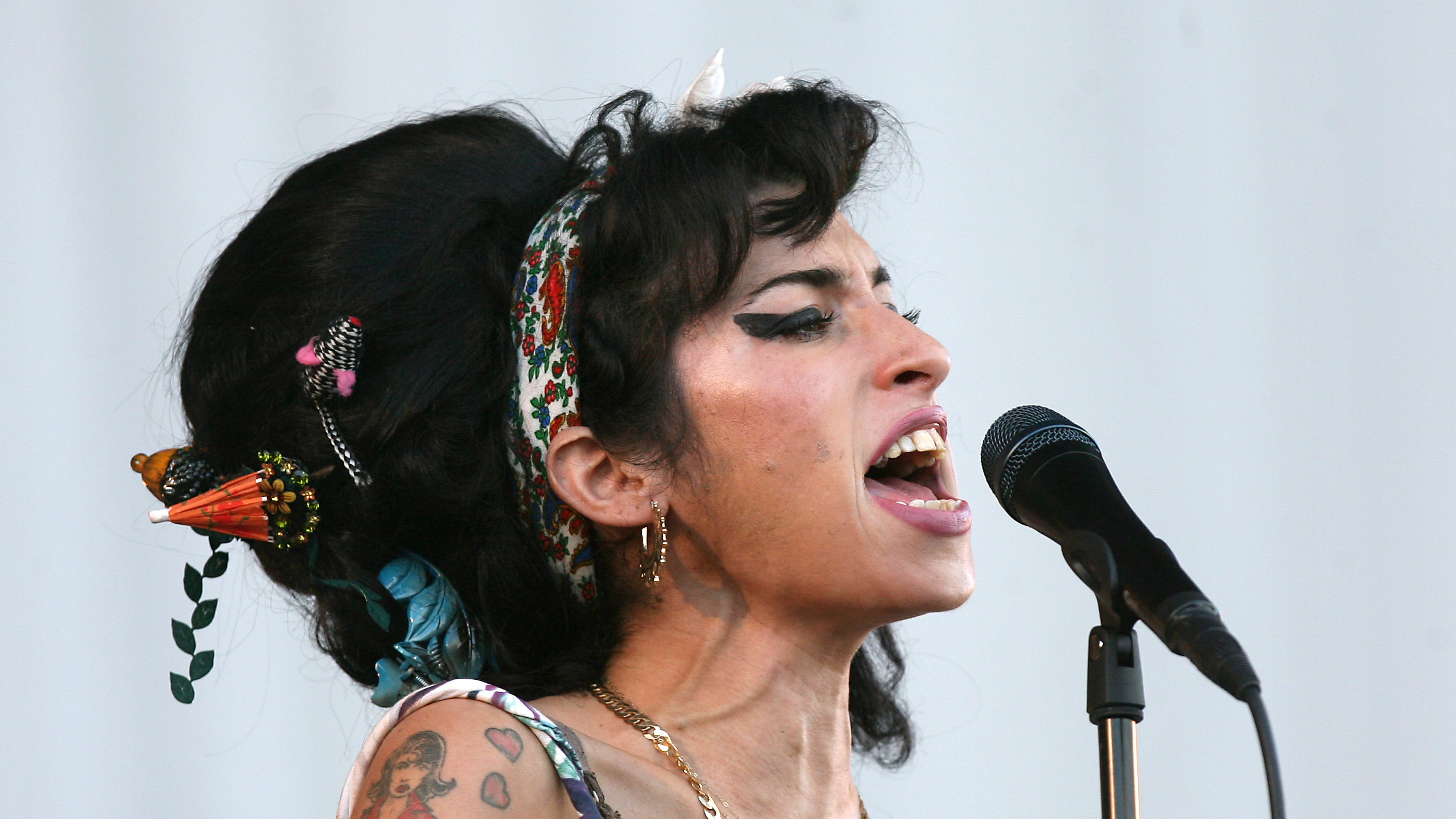 Amy Winehouse lawsuit: Stylist accuses father of trying to 'hurt' her