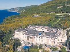 Nowe fakty o 'Pałacu Putina': Pod domem całe mrowisko wykute w skale