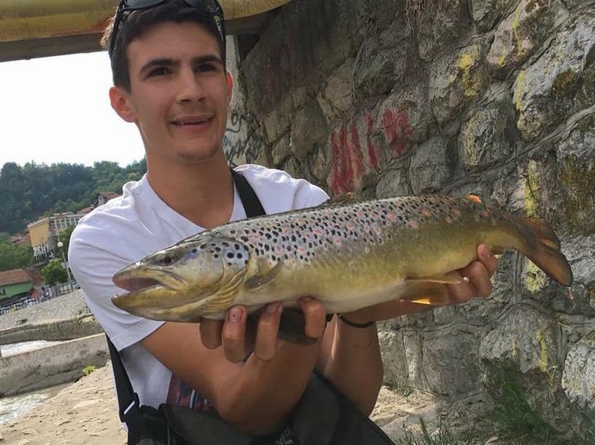 Mladi spretni ribolovac Uroš Šunjevarić