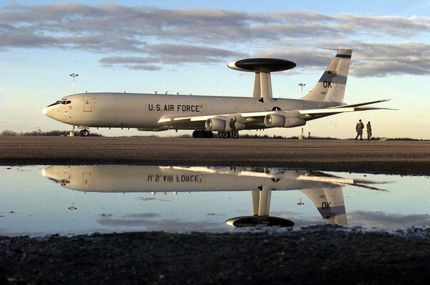 Samolot wczesnego ostrzegania Boeing E-3 Sentry AWACS nalżący do sił powietrznych Stanów Zjednoczonych US Air Force