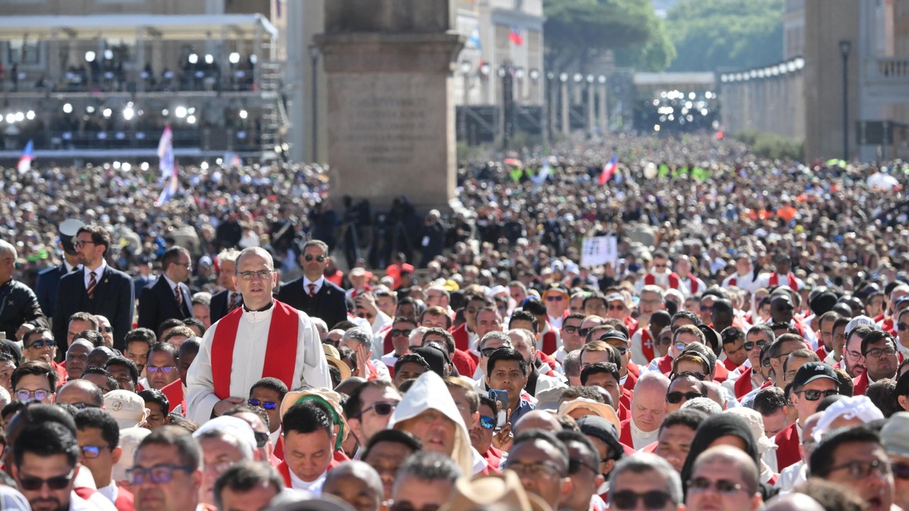 Polski akcent podczas mszy pogrzebowej papieża Franciszka. Dziennikarz odczytał modlitwę
